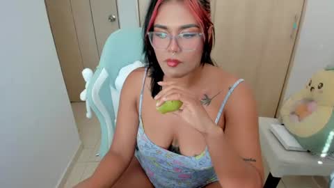 Snapshot of ashleygzles chatting on 07.17.26 Ashley online show from 07.17.26