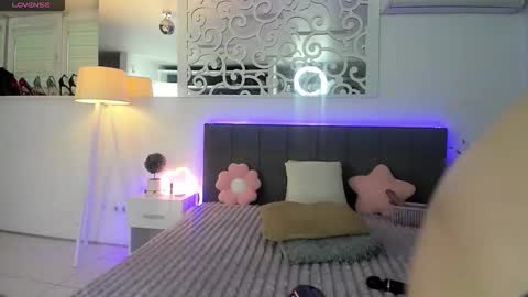 AshleyJonse online show from 11.24.25