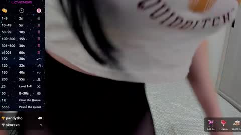 Snapshot of ashleyknightt chatting on 10.04.25 Ashley knight online show from 10.04.25