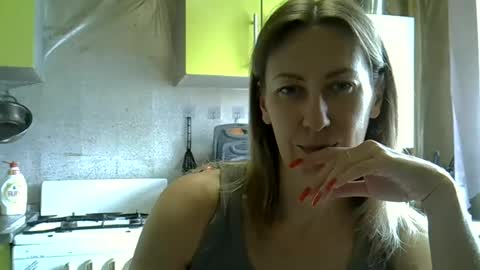 Snapshot of ashleyxhoney chatting on 06.18.26 AshleyXHoney online show from 06.18.26