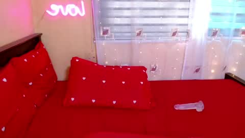 Snapshot of ashleyxxxversahuge chatting on 05.27.26 AshleyNicole online show from 05.27.26