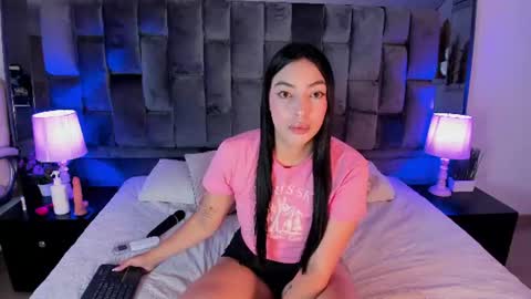 Snapshot of ashly_bloom chatting on 06.19.26 Ashly online show from 06.19.26