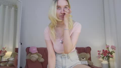 Snapshot of ashly_cherry chatting on 09.29.25 ashly_cherry online show from 09.29.25