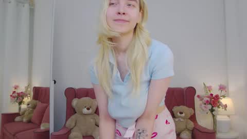 Snapshot of ashly_cherry chatting on 10.15.25 ashly_cherry online show from 10.15.25