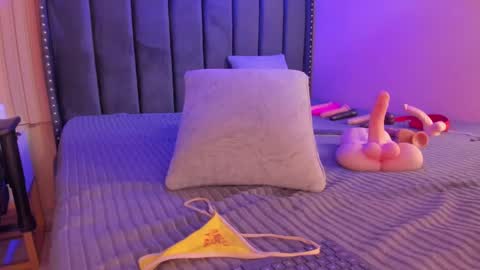 Snapshot of ashlye_miller_ chatting on 02.11.25 ashlye_miller_ online show from 02.11.25