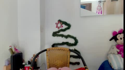 Sarah .3   hello guys .im love online show from 12.19.24