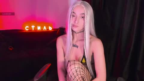 Mila online show from 04.11.26