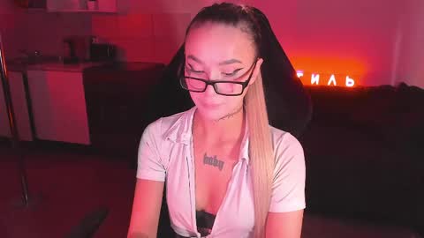 Snapshot of ashmila chatting on 05.15.26 Mila online show from 05.15.26