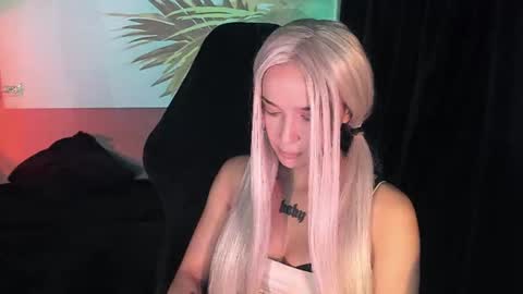 Snapshot of ashmila chatting on 06.22.26 Mila online show from 06.22.26