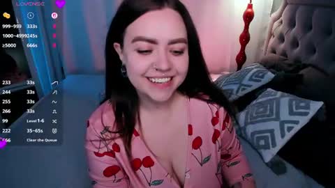 Snapshot of ashton_heidi chatting on 06.19.26 Your girlfriend online show from 06.19.26
