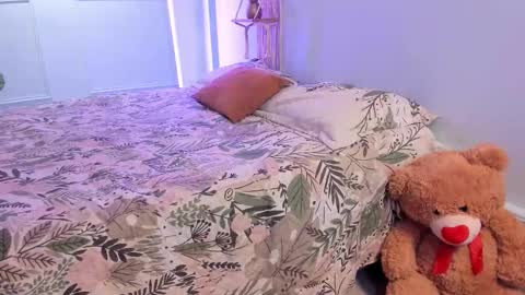 Snapshot of asia_lune chatting on 12.14.25 MyaFontaine online show from 12.14.25