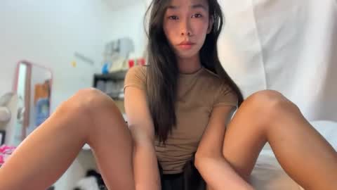 Snapshot of asian_aki chatting on 06.19.26 Marj online show from 06.19.26