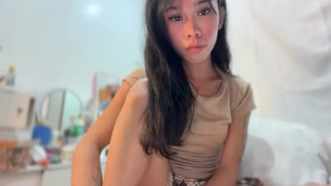 Snapshot of asian_aki chatting on 06.21.26 Marj online show from 06.21.26