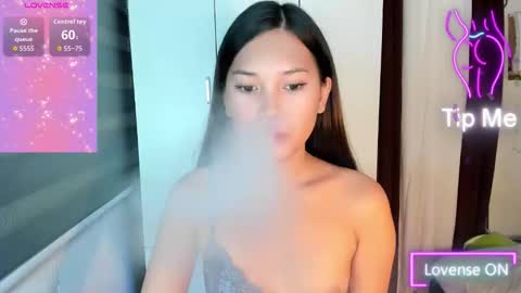 Snapshot of asian_cecilyxx chatting on 10.30.25 Cecily online show from 10.30.25