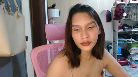 Snapshot of asian_glamm chatting on 10.16.25 ANITA online show from 10.16.25