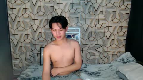 Snapshot of asian_wayne chatting on 12.11.24 wayne online show from 12.11.24