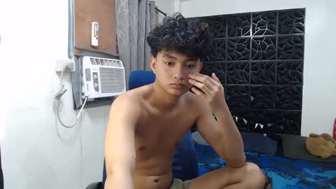 Snapshot of asianhottie05 chatting on 01.22.25 asianhottie05 online show from 01.22.25