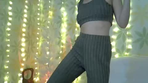 Snapshot of asianshiny chatting on 09.15.25 Alice online show from 09.15.25