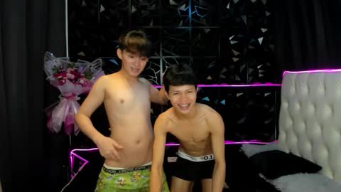 Snapshot of asiantwinkmark chatting on 02.08.26 Mark online show from 02.08.26