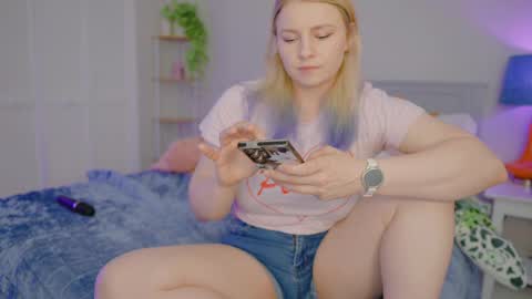 Asiri   pronounced Ah-siri Please no nicknames   3 online show from 04.09.26