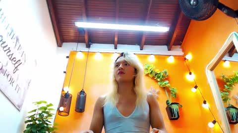 Snapshot of aslyhernandez chatting on 12.26.24 ASLY online show from 12.26.24