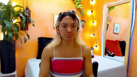 Snapshot of aslyhernandez chatting on 01.04.25 ASLY online show from 01.04.25