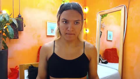 Snapshot of aslyhernandez chatting on 01.08.25 ASLY online show from 01.08.25