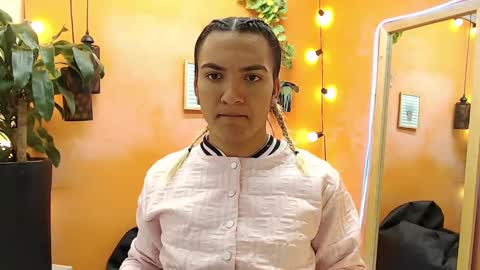 Snapshot of aslyhernandez chatting on 01.20.25 ASLY online show from 01.20.25