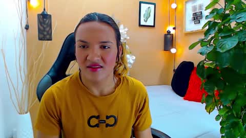 Snapshot of aslyhernandez chatting on 09.10.25 ASLY online show from 09.10.25