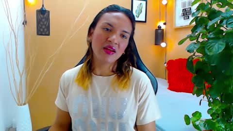 Snapshot of aslyhernandez chatting on 09.11.25 ASLY online show from 09.11.25