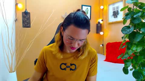 Snapshot of aslyhernandez chatting on 09.19.25 ASLY online show from 09.19.25