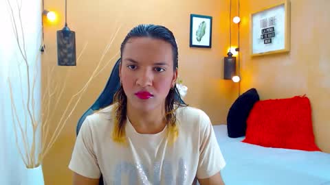 Snapshot of aslyhernandez chatting on 09.20.25 ASLY online show from 09.20.25