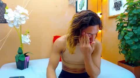 Snapshot of aslyhernandez chatting on 10.18.25 ASLY online show from 10.18.25