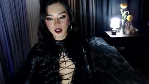 Margaux Miller online show from 10.05.25