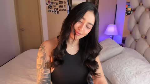 Snapshot of asshley__ chatting on 02.11.25 Ashley online show from 02.11.25