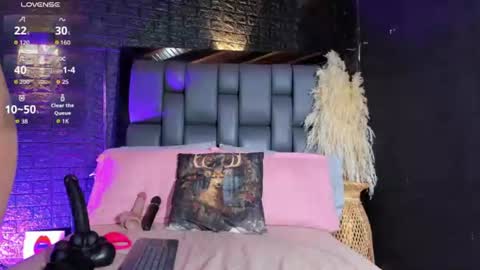 Snapshot of assia_roos chatting on 06.19.26 Nahomi online show from 06.19.26