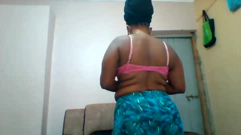 Snapshot of assqueen4 chatting on 06.27.26 FLORAH DANIEL online show from 06.27.26