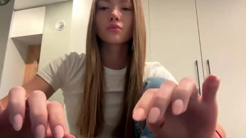 Snapshot of assuntachaples chatting on 04.04.26 DiLuna online show from 04.04.26