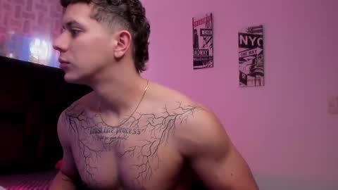 Snapshot of astonhills chatting on 09.29.25 astonhills online show from 09.29.25