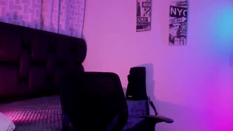 Snapshot of astonhills chatting on 10.03.25 astonhills online show from 10.03.25