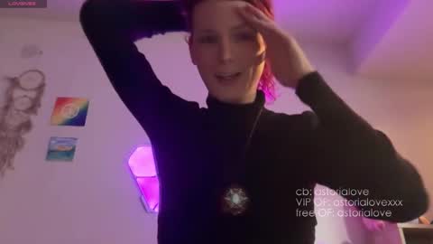 AstoriaLove online show from 11.22.25