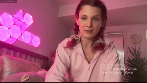 AstoriaLove online show from 12.19.25