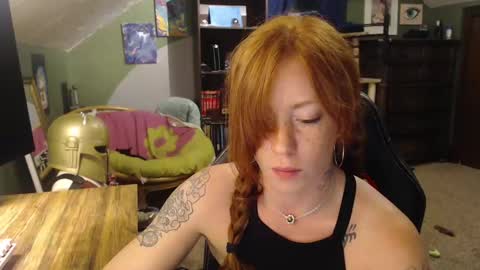 Snapshot of astraeasiren chatting on 09.11.25 AstraeaSiren online show from 09.11.25