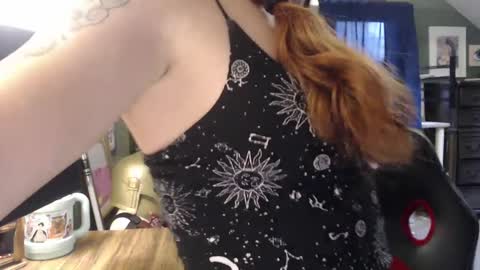 Snapshot of astraeasiren chatting on 09.22.25 AstraeaSiren online show from 09.22.25