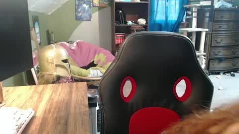 Snapshot of astraeasiren chatting on 11.10.25 AstraeaSiren online show from 11.10.25