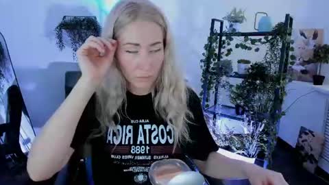 Snapshot of astramonroe chatting on 06.16.26 astramonroe online show from 06.16.26