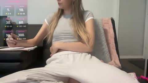 Snapshot of astrid_sky chatting on 11.02.25 Astrid Sky online show from 11.02.25