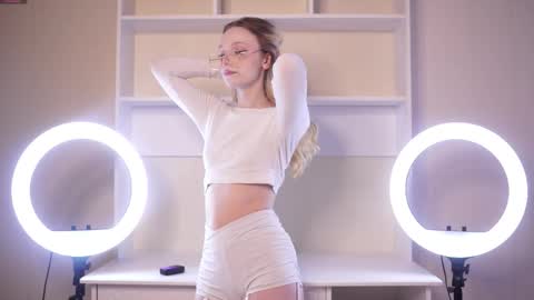 Snapshot of astridweickum chatting on 09.28.25 Kate online show from 09.28.25