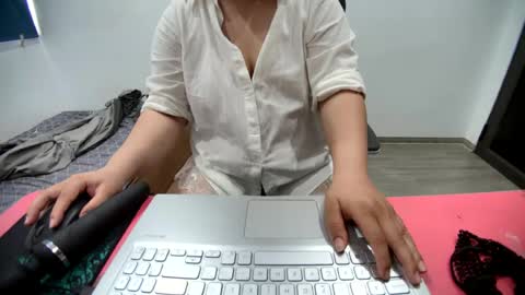 Snapshot of asuka_9x chatting on 06.17.26 asuka_9x online show from 06.17.26