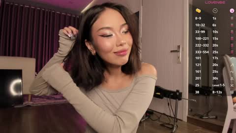 Snapshot of asuno_ chatting on 09.18.25 Follow my TG Channel for 3 tokens only online show from 09.18.25